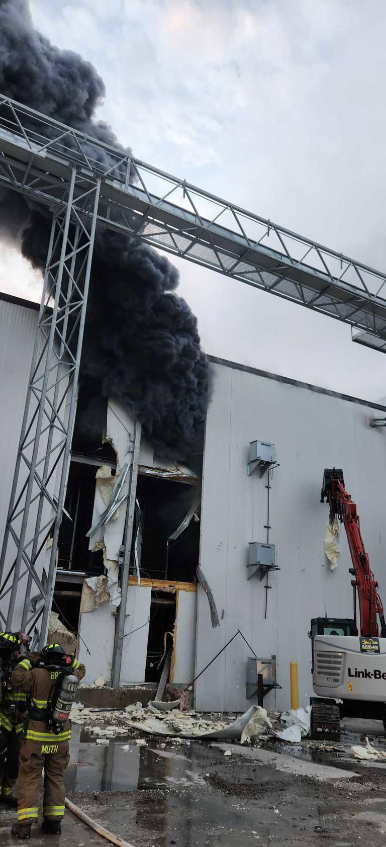 Iowa fire department shares photos of massive fire at northern Iowa egg ...