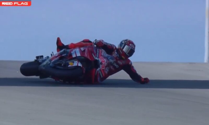 MotoGP Austin, La chute effrayante de Marc Marquez en FP1 sous tous les ...