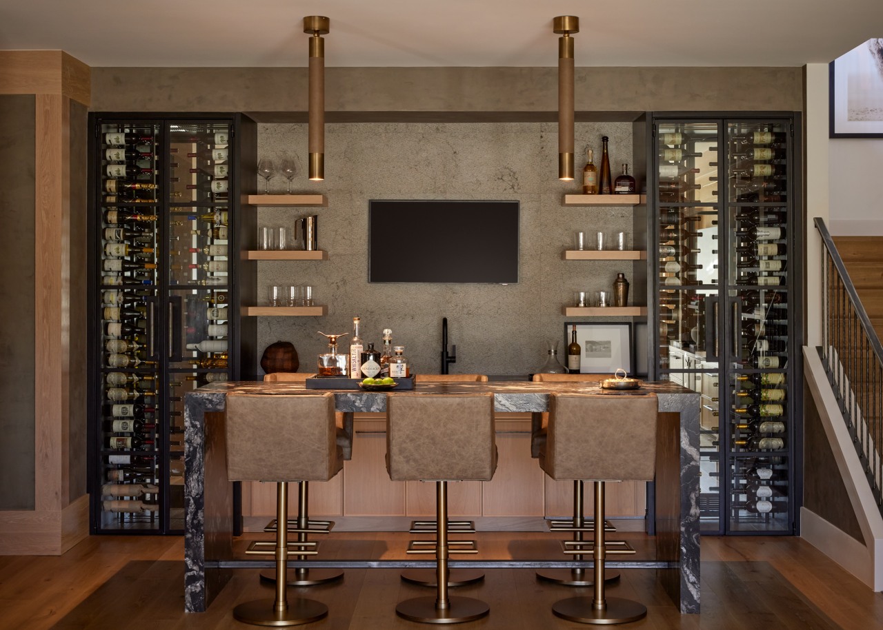 The wealthy are bringing the party home with après-ski bars