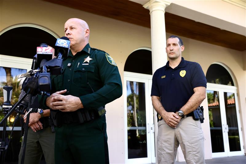 Florida golfer Tiger Woods in rollover crash on Jupiter Island, arrested
