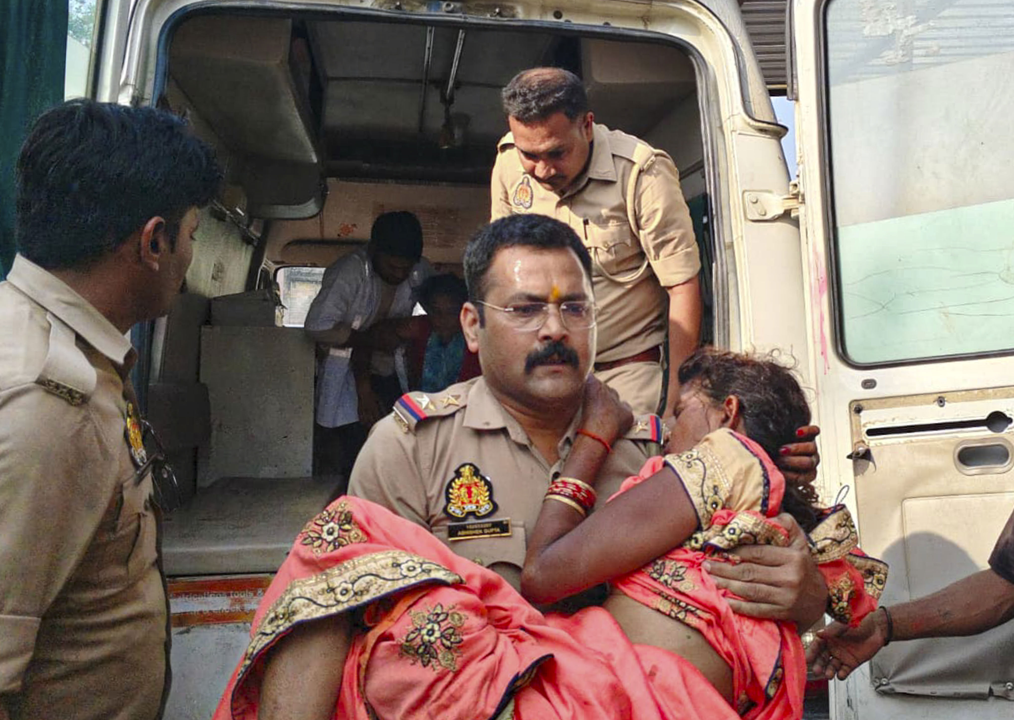 UP: 5 women, 3 kids killed as vehicle carrying devotees rams into truck ...