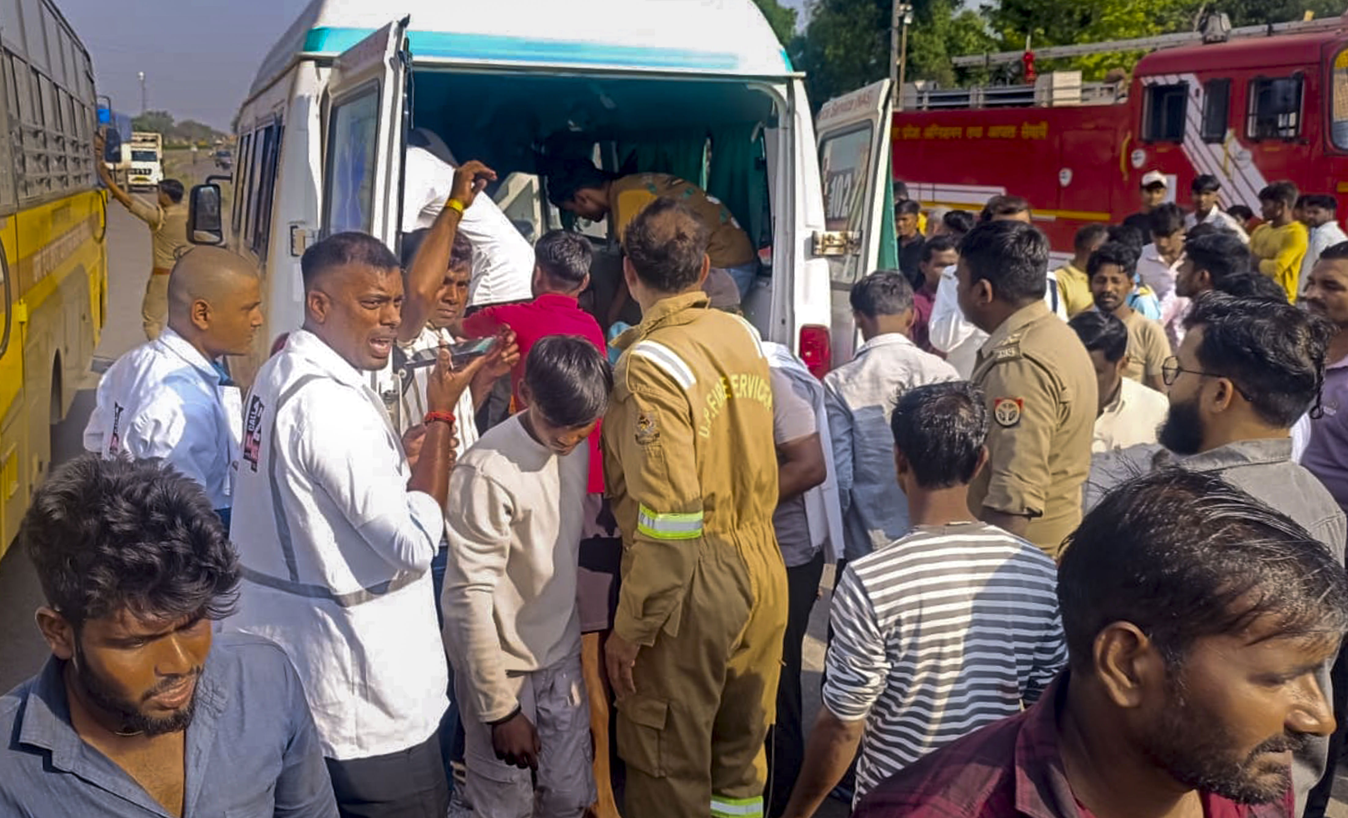 UP: 5 women, 3 kids killed as vehicle carrying devotees rams into truck ...