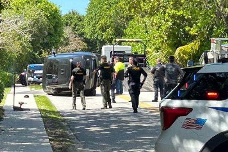 Tiger Woods in horror rollover crash as Range Rover pictured on its ...