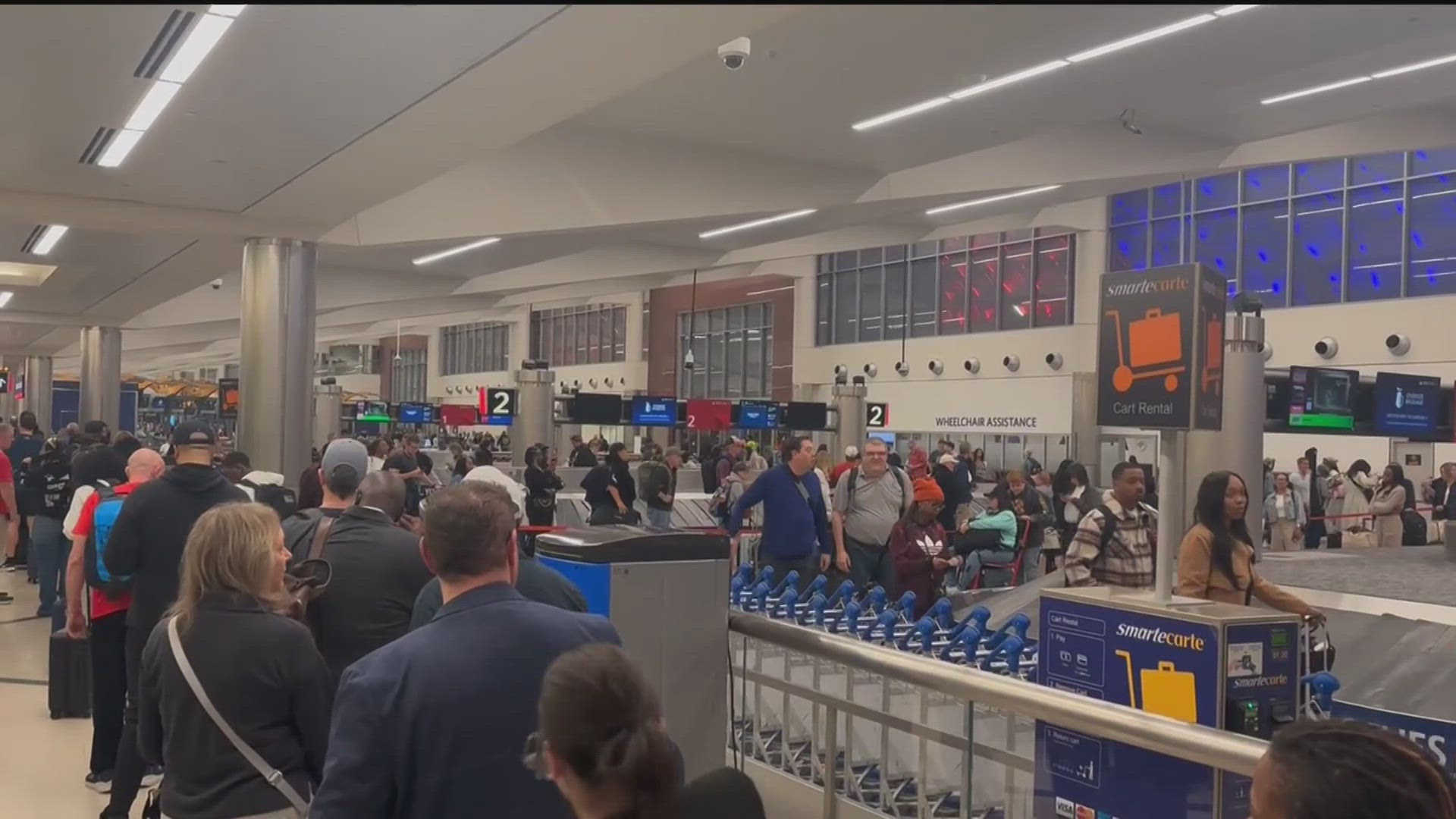 Trump signs order to pay TSA employees after Congress fails to end shutdown
