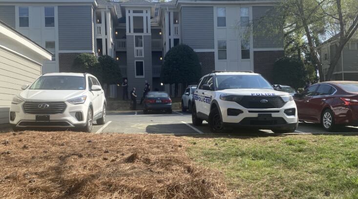 Homicide investigation underway at north Charlotte apartment complex