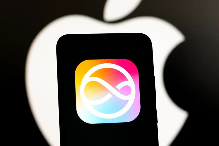 Apple gets 'Siri'ous, hires former Google exec to lead AI marketing: report