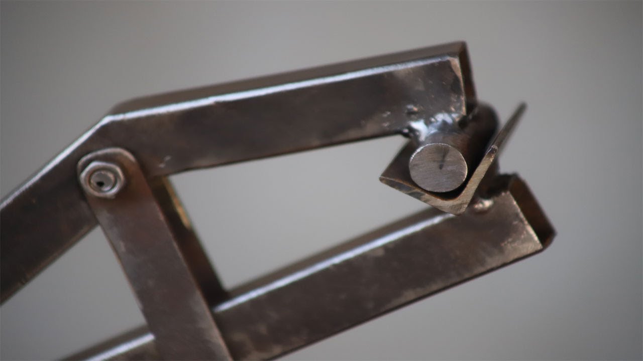 DIY pipe clamp: How to make a strong homemade pipe vise from scrap metal