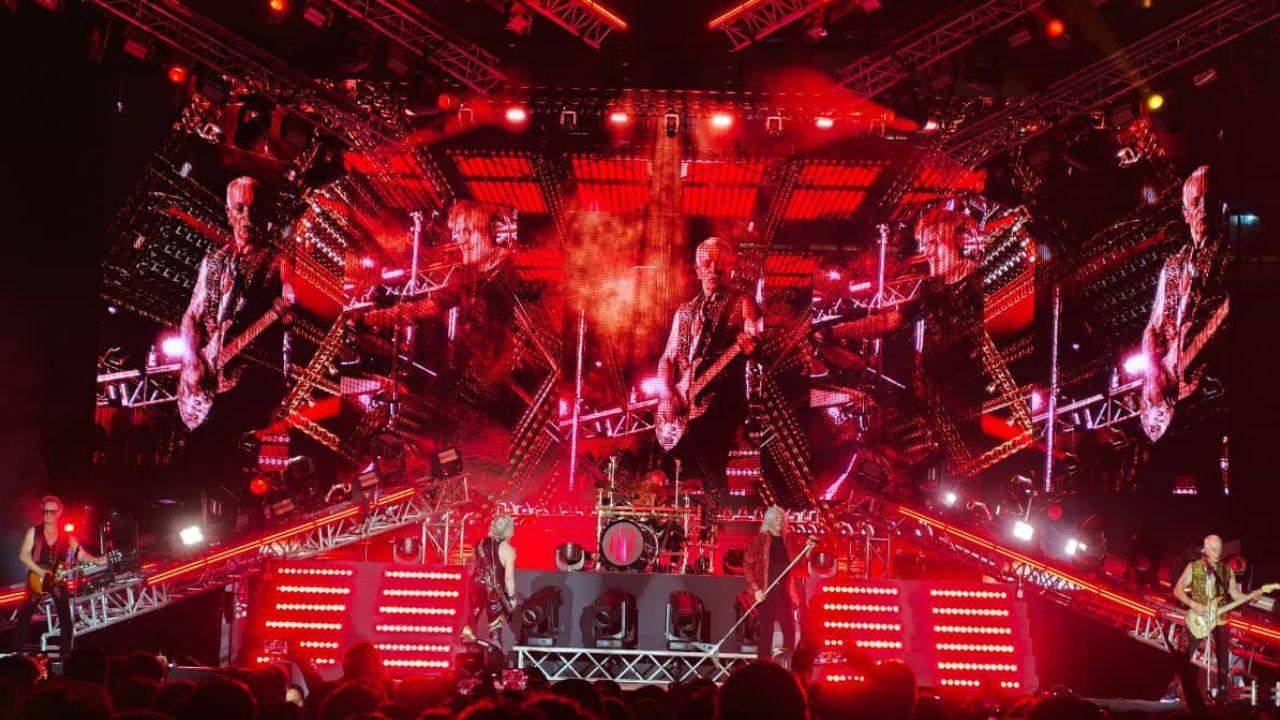 In photos Def Leppard set the stage on fire with their mesmerising ...