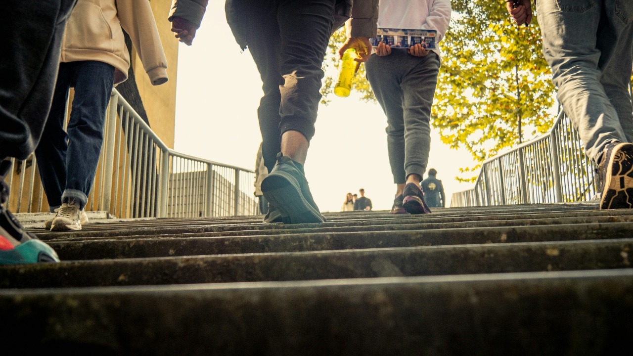 Study of 400,000 adults links faster walking pace to lower death risk