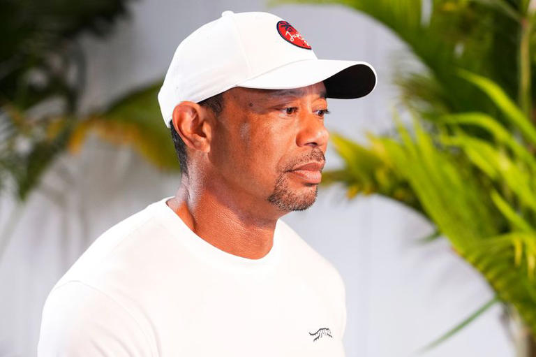 Tiger Woods in horror rollover crash as Range Rover pictured on its ...