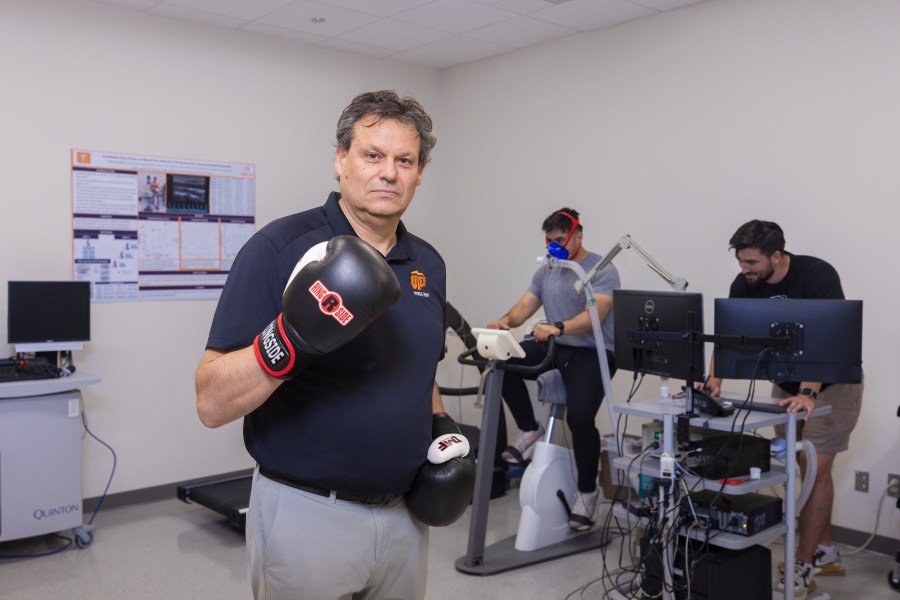 Study: Hitting the heavy bag, training like a boxer is actually good ...
