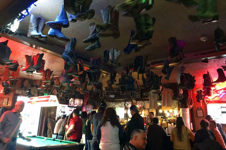 'A piece of America': One of California's oldest bars is closing after ...