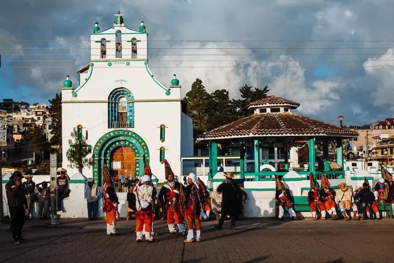 San Juan Chamula destaca como el pueblo con mayor consumo de Coca-Cola.