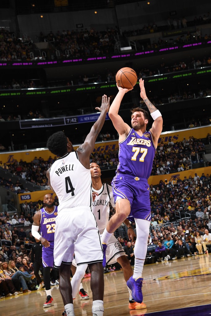 Luka Doncic leads Lakers to blow out win over Nets
