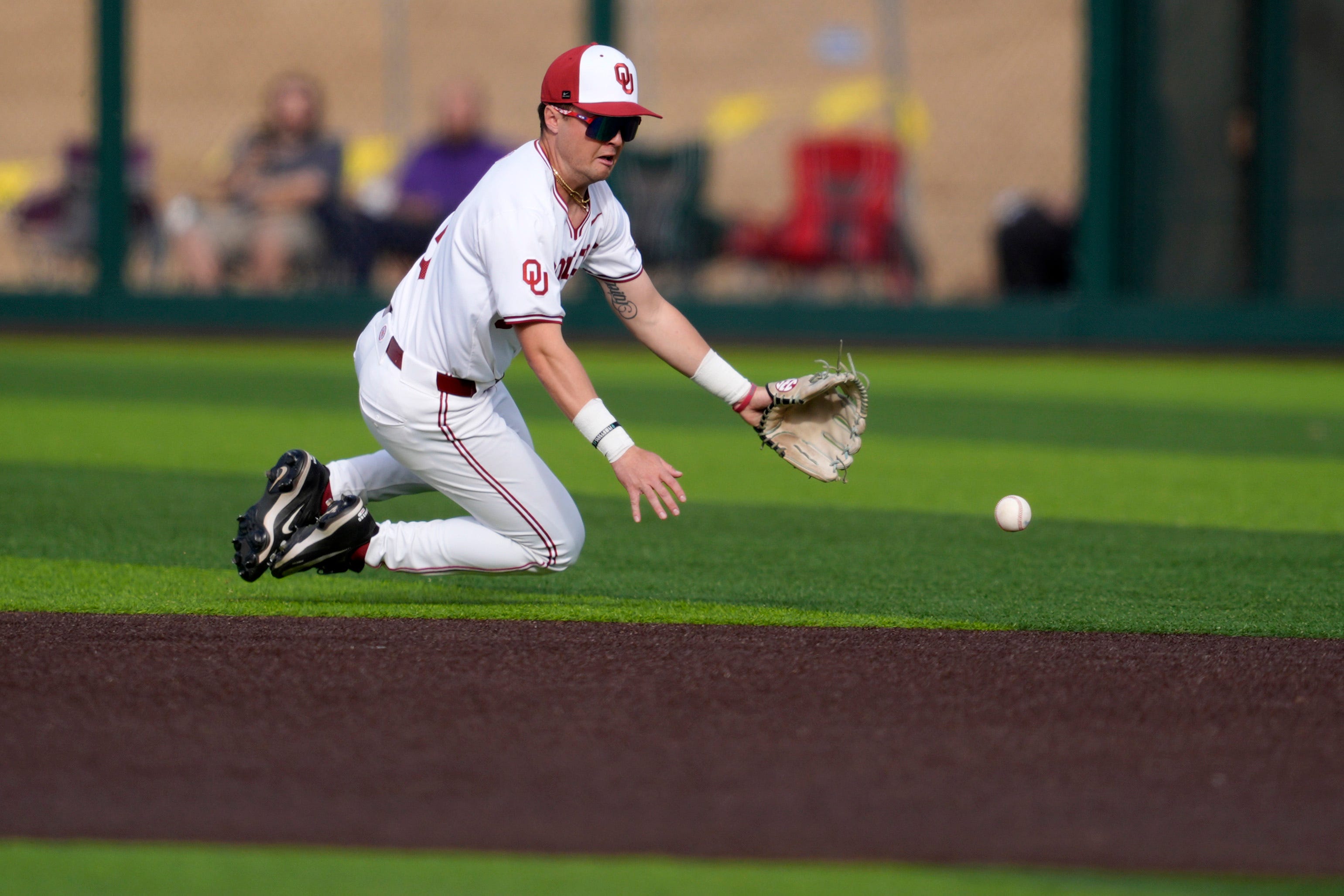 OU baseball falls to Texas in extra innings to drop SEC series