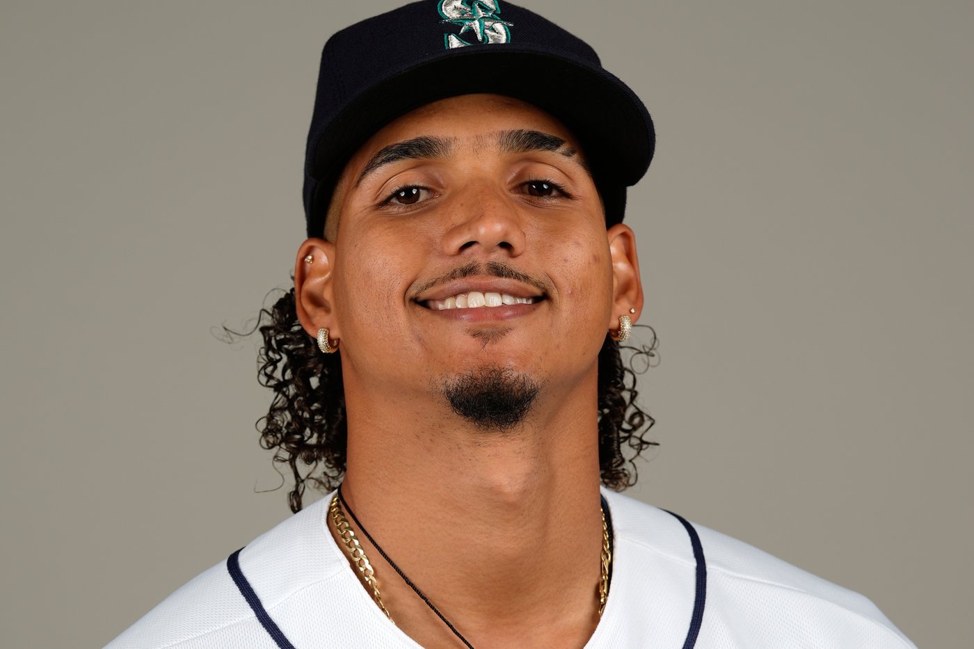 Mariners place RHP Carlos Vargas on 15-day IL, add RHP Cole Wilcox to ...