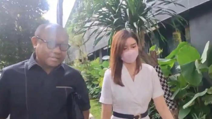 Kali pertama Richard Lee rayakan lebaran di sel tahanan, kini sang istri turut diperiksa polisi