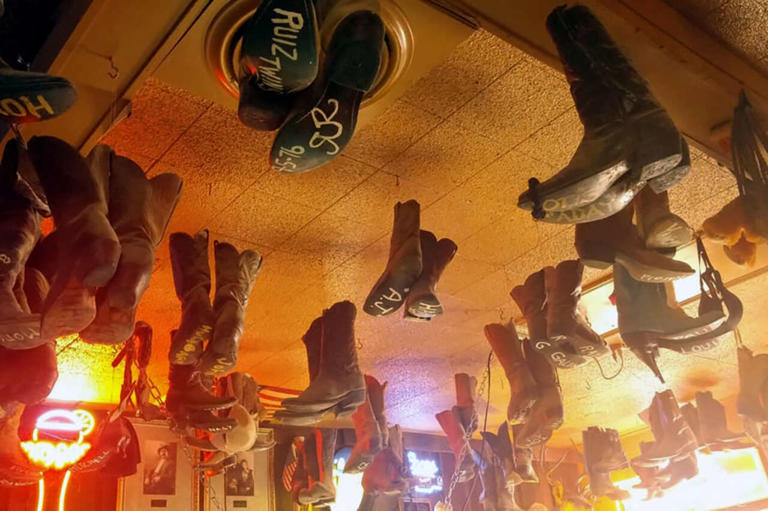 'A piece of America': One of California's oldest bars is closing after ...