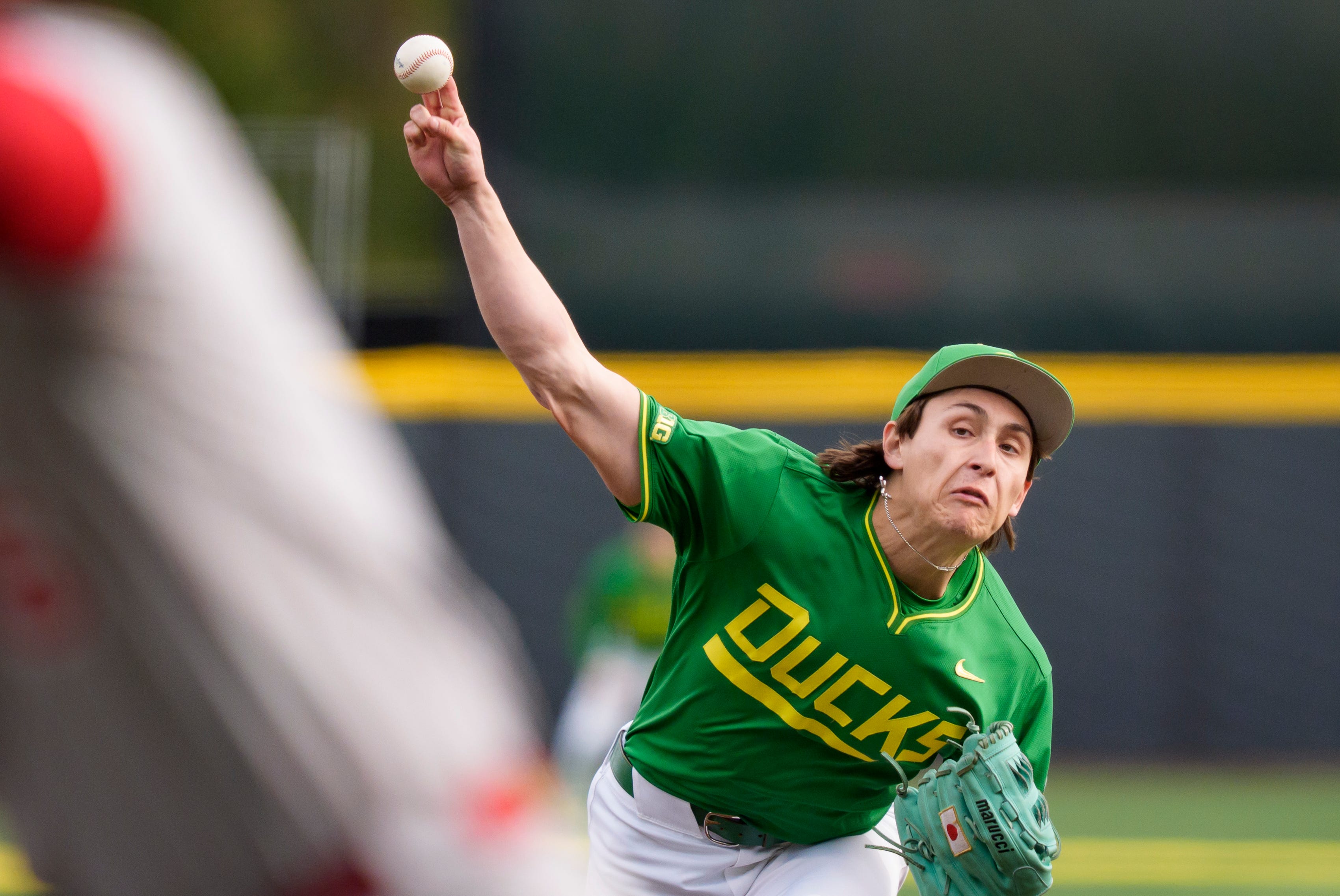 Oregon baseball tops UC Santa Barbara in pitcher's duel