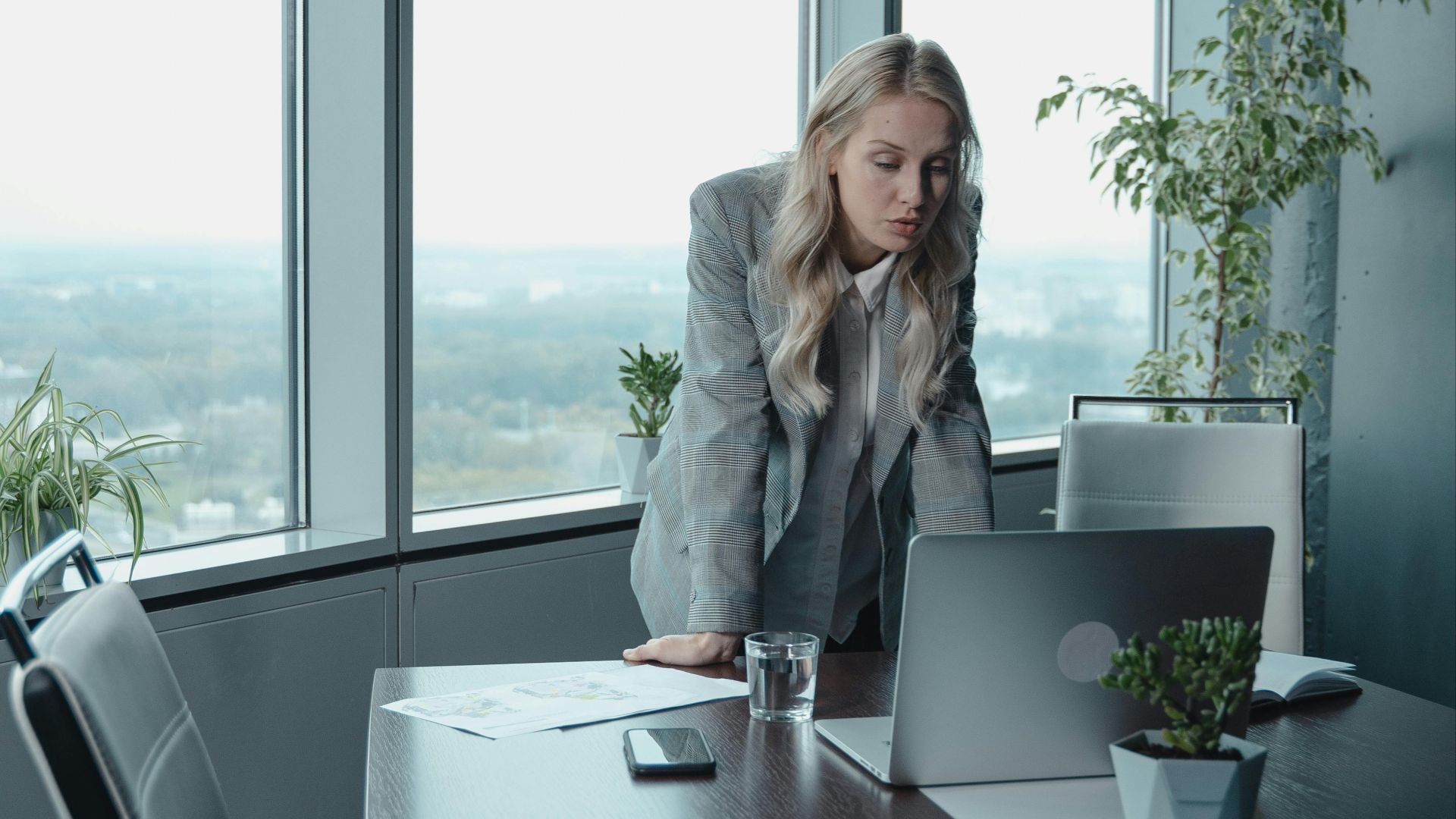 10 signs your boss has written you off & 10 signs you're more valued ...