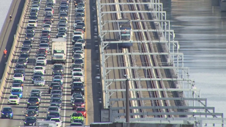Long-delayed light rail line across Lake Washington opens this weekend ...