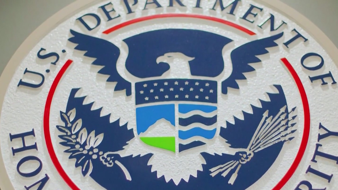 Long TSA lines continue after House speaker rejects funding bill