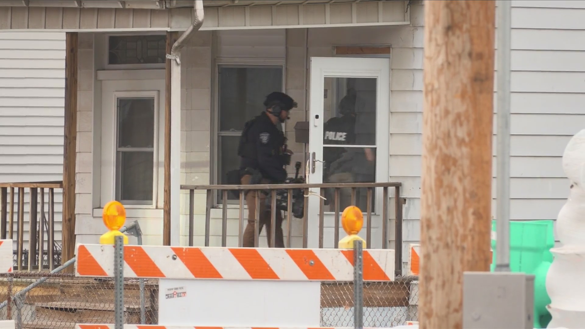 Barricaded person in Peoria closes streets, draws police