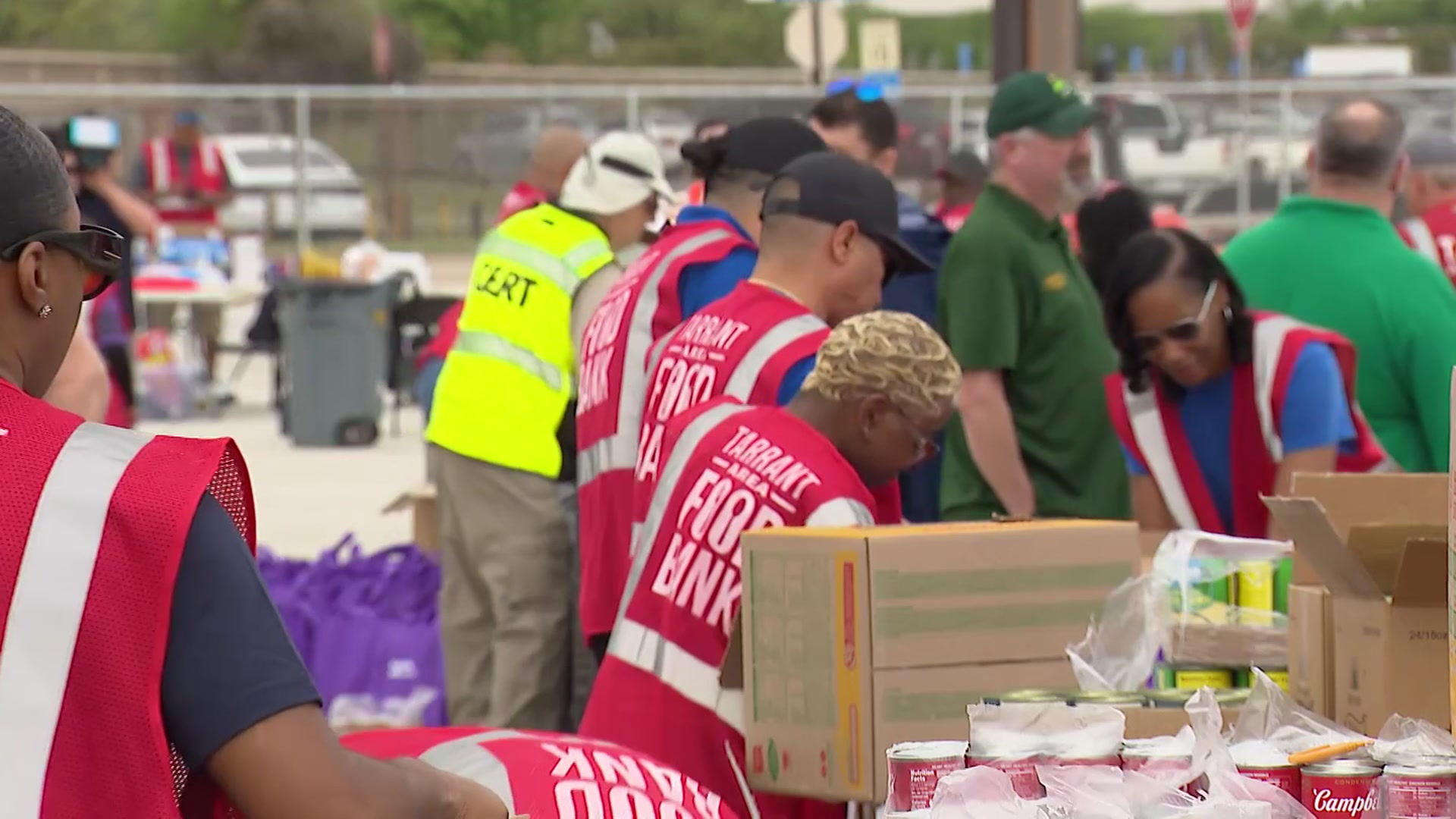 Food bank steps up for hungry TSA workers as partial government ...