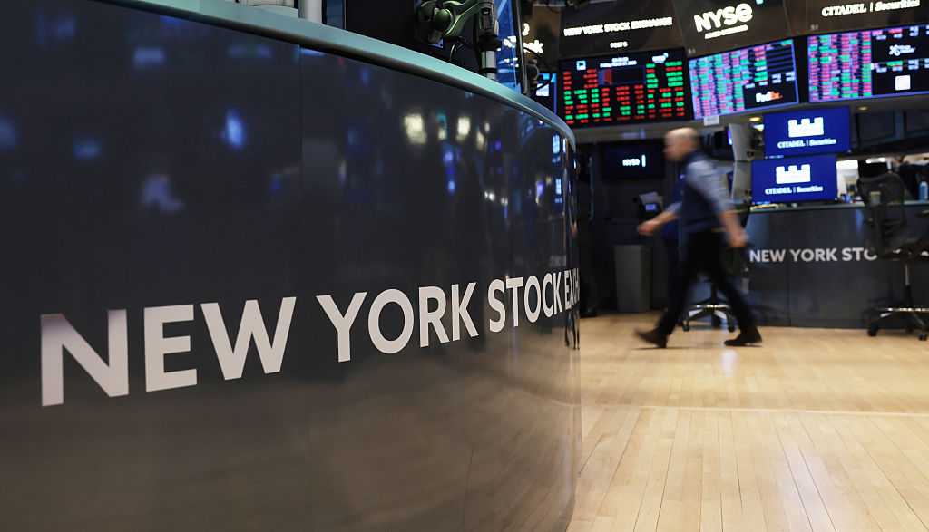 Wall Street drops again to close its 5th straight losing week and its ...