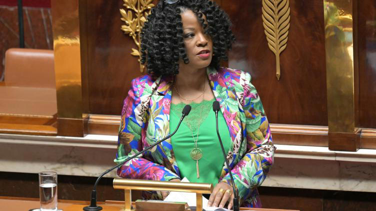 Résolution de l'ONU sur l'esclavage africain : des élus des Antilles et de Guyane dénoncent l'abstention de la France. Les introvertis et hypocrites d'Afrique, le Benin et Madagascar ont fait la honte de l'Afrique. Ceux là ne sont Africains que pour la Coupe d'Afrique. Madame Fatma Samoura la Sénégalaise a eu sa dose à Madagascar.Dixit AM