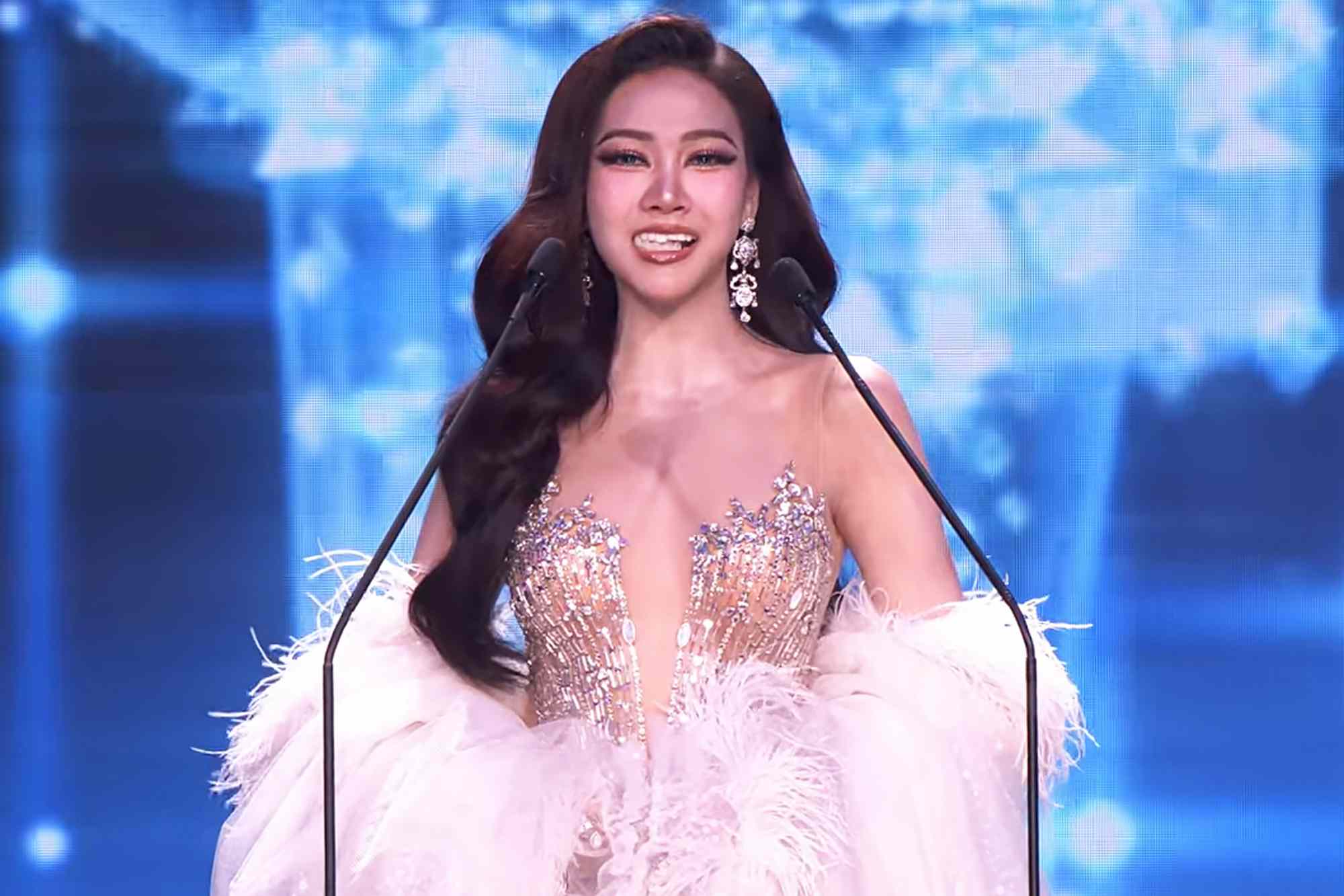 Pageant mishap turns into viral triumph