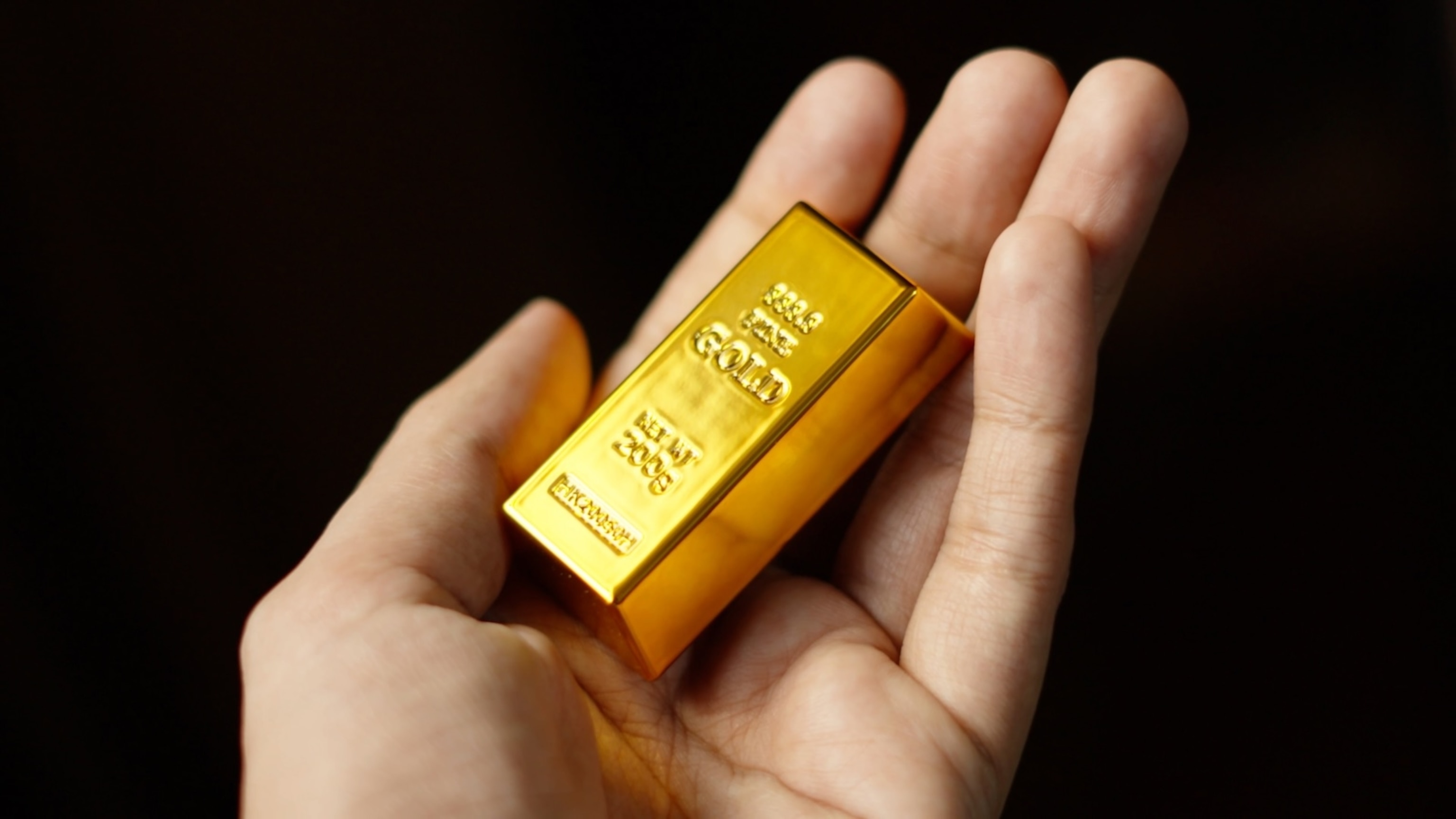 Why has the price of gold fallen since the start of the Iran war?