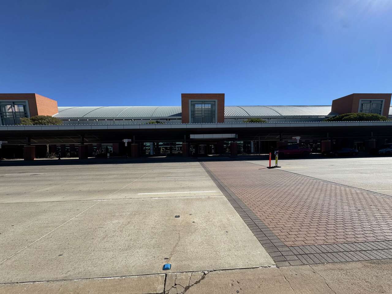 Midland approves $5.93M contract for new airport parking lot P6