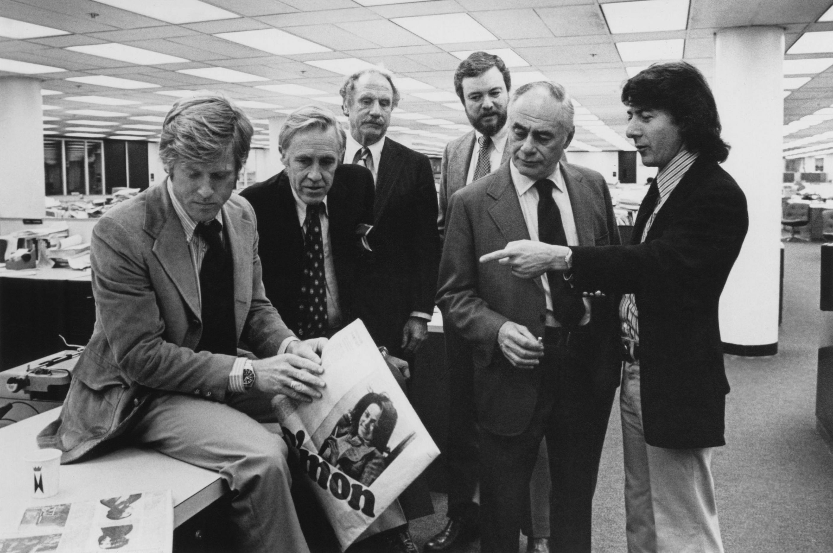 See Robert Redford and Dustin Hoffman in rare set photos from 1976's ...