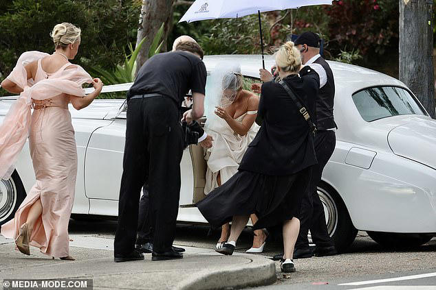 The Missile says I do! James Magnussen weds Rose McEvoy in rain-soaked ...