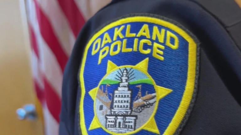 Oakland shooting leaves 2 dead, 1 in critical condition