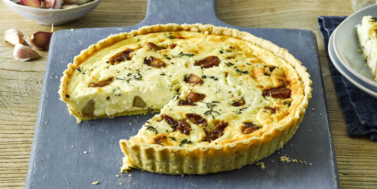 Garlic, thyme and goat's cheese quiche
