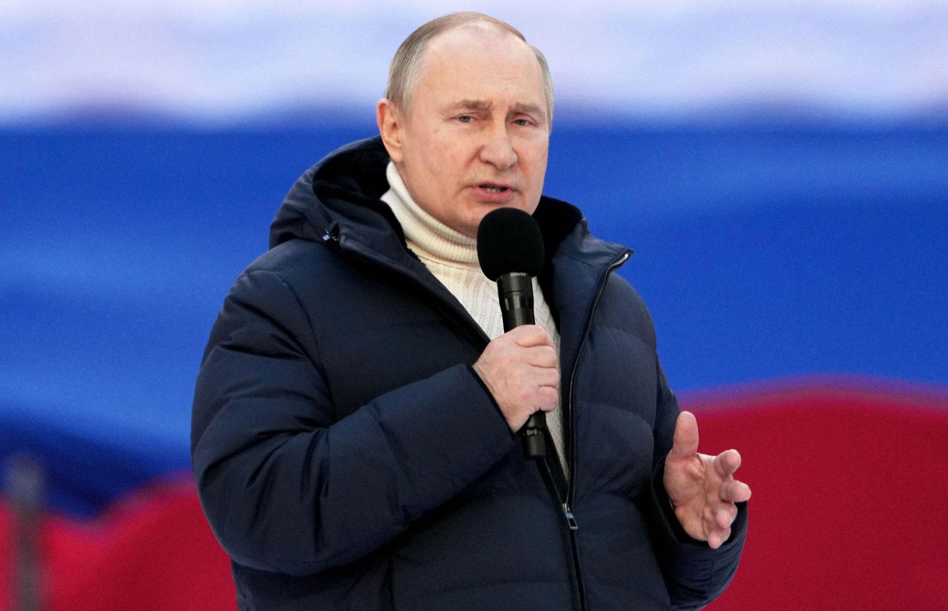 As Ordinary Russians Struggle, Putin’s Lavish Lifestyle Is Exposed