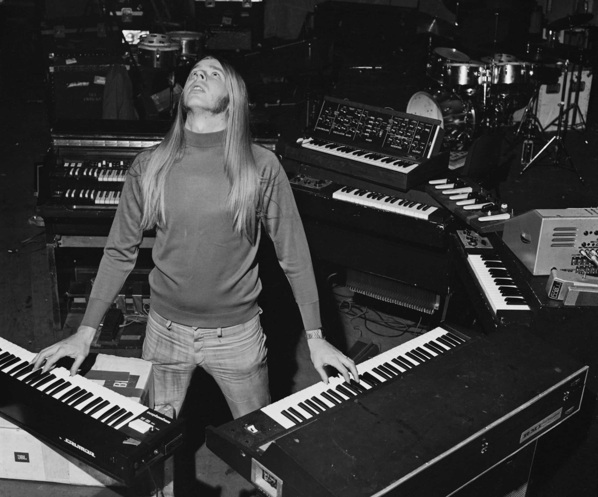 <p>Tatsächlich konnten virtuose Keyboarder wie Rick Wakeman, ein späteres Mitglied der Progrock-Band Yes, durch die Kombination von Synthesizern und Klavier erfolgreiche Solokarrieren aufbauen.</p>
