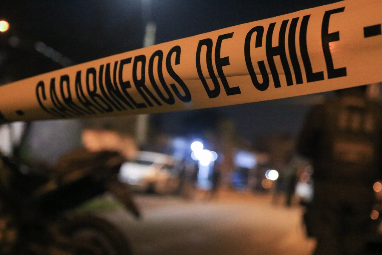 dos detenidos tras persecución policial en santiago: sujetos abrieron fuego contra carabineros