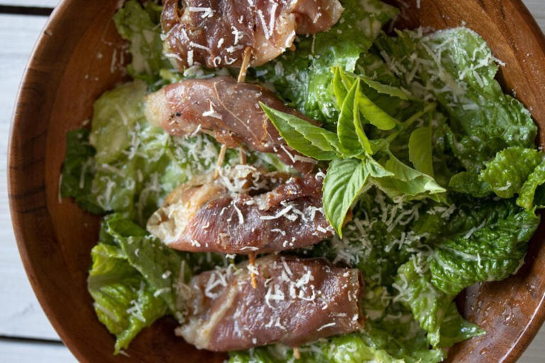 Caesar’s Salad With Shrimp Saltimbocca