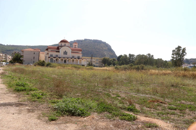 Πυροσβεστική: Σε ΦΕΚ η διάταξη για υποχρεωτικά μέτρα πυροπροστασίας σε οικόπεδα και λοιπούς ακάλυπτους χώρους