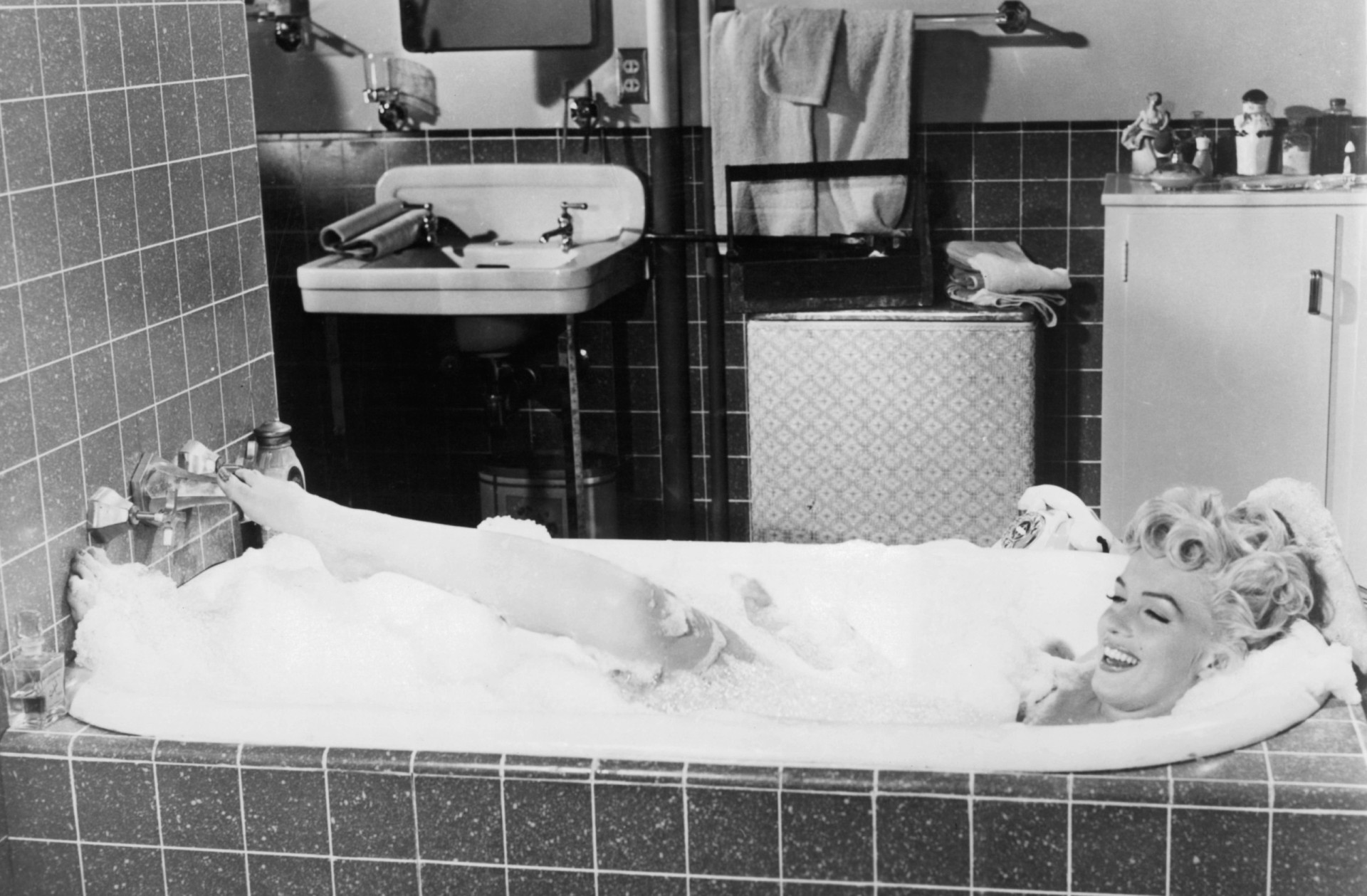 <p>While the iconic scene in which Marilyn Monroe's white dress is blown upwards by a passing metro train is the one everyone remembers in 'The Seven Year Itch,' there's also this risqué moment when "The Girl" soaps herself down in the bathtub.</p><p><a href="https://www.msn.com/en-us/community/channel/vid-7xx8mnucu55yw63we9va2gwr7uihbxwc68fxqp25x6tg4ftibpra?cvid=94631541bc0f4f89bfd59158d696ad7e">Follow us and access great exclusive content every day</a></p>