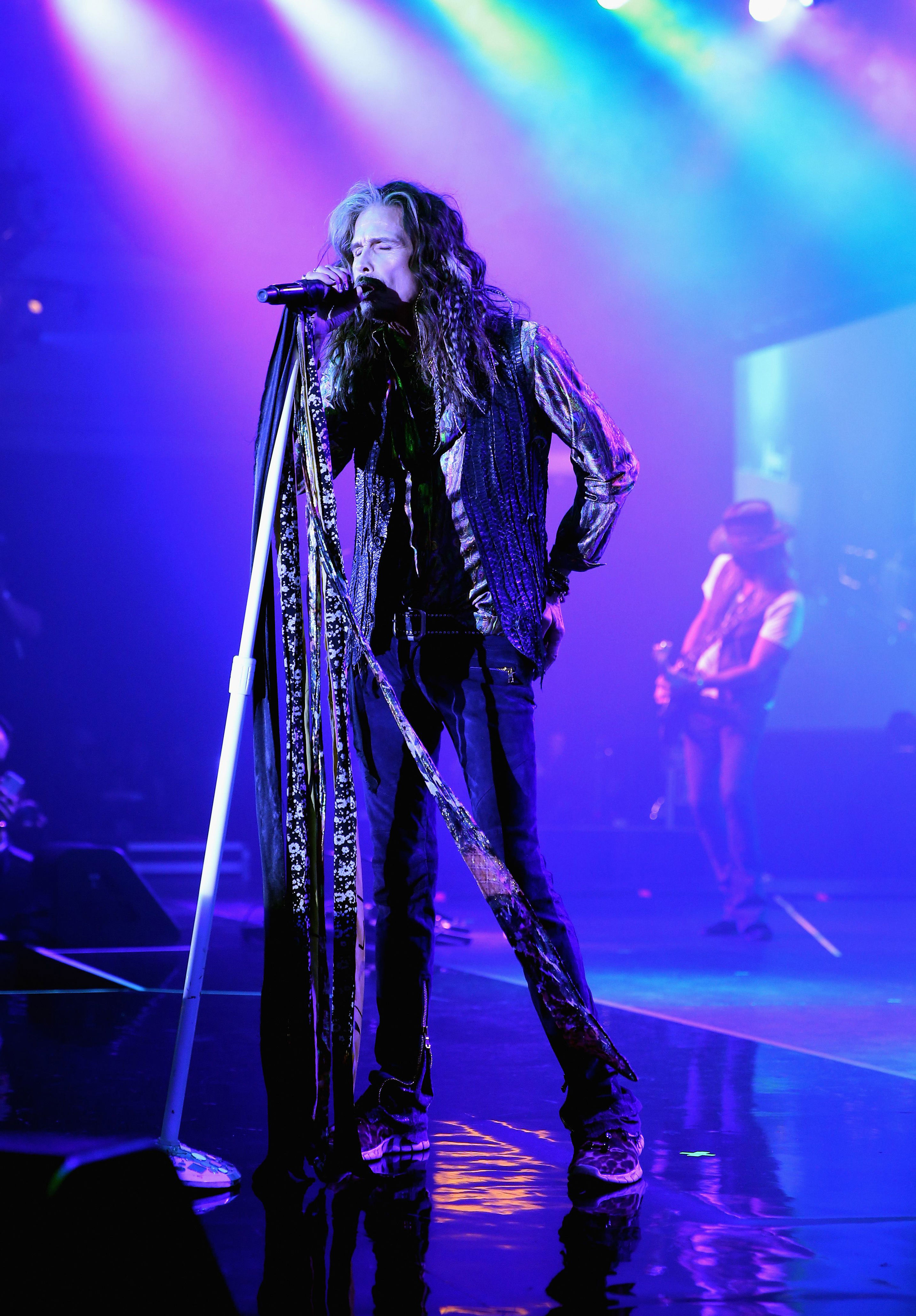 PHOENIX, AZ - MARCH 10: Steven Tyler performs onstage at Celebrity Fight Night XXIV on March 10, 2018 in Phoenix, Arizona. (Photo by Phillip Faraone/Getty Images for Celebrity Fight Night)