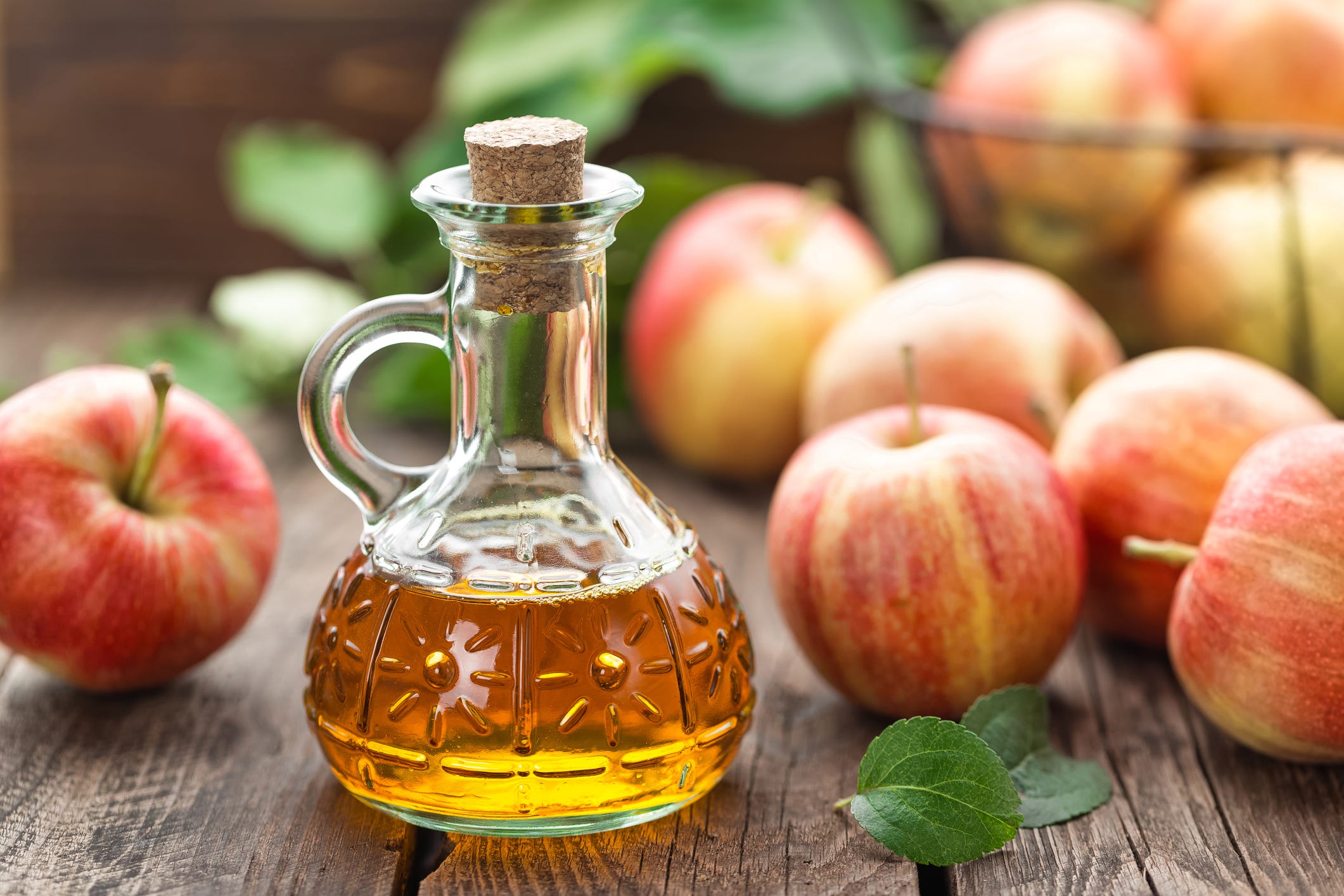 Can Drinking Apple Cider Vinegar Help You Lose Weight? Here's What An ...