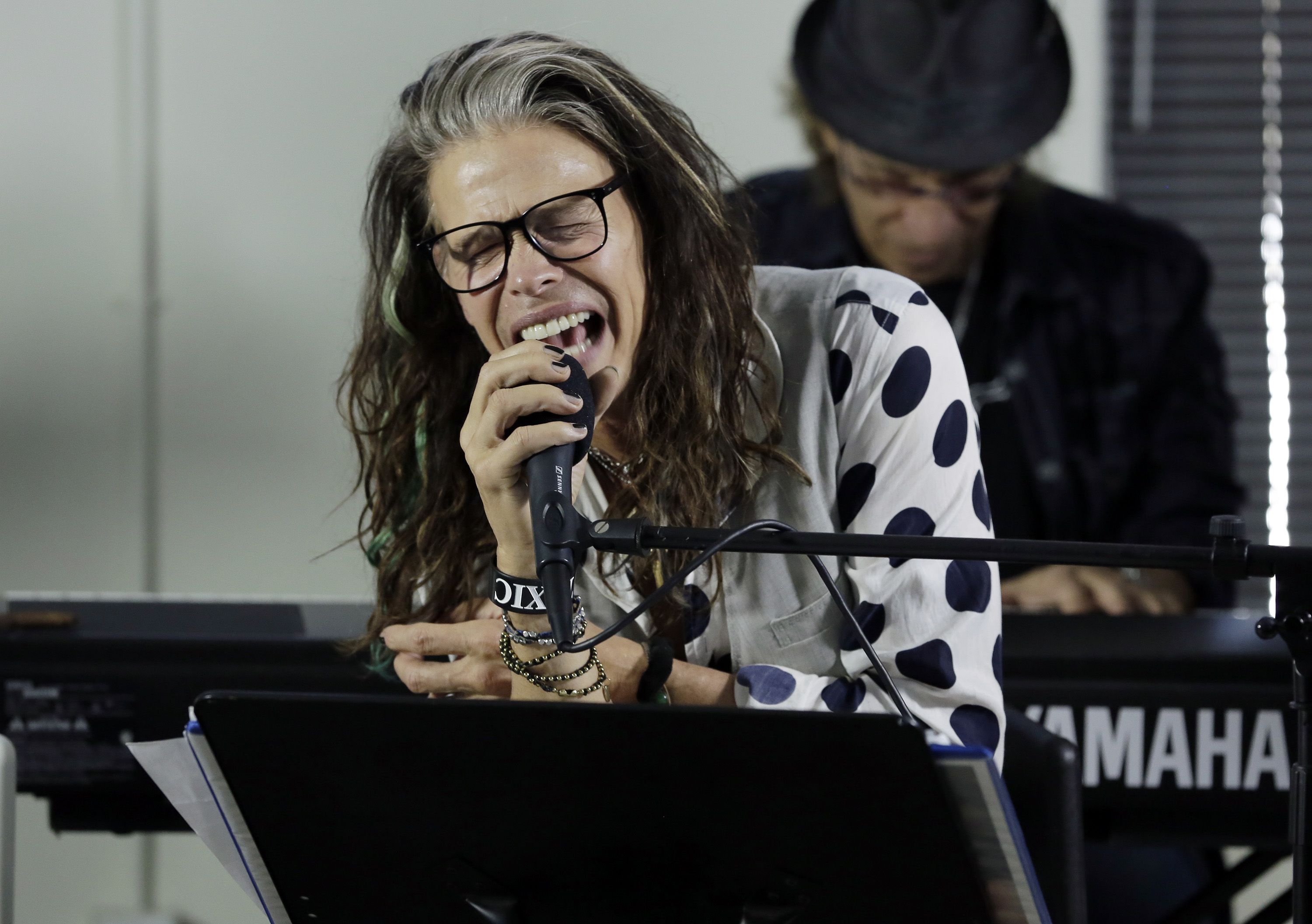 FORT LAUDERDALE, FL - NOVEMBER 10: (EXCLUSIVE COVERAGE) Steven Tyler performs and speaks with clients of Recovery Unplugged Treatment Center to provide the powerful, inspirational message of recovery through music with longtime friend, singer/songwriter, Richie Supa on November 10, 2014 in Fort Lauderdale, Florida. (Photo by Alexander Tamargo/Getty Images for Recovery Unplugged)