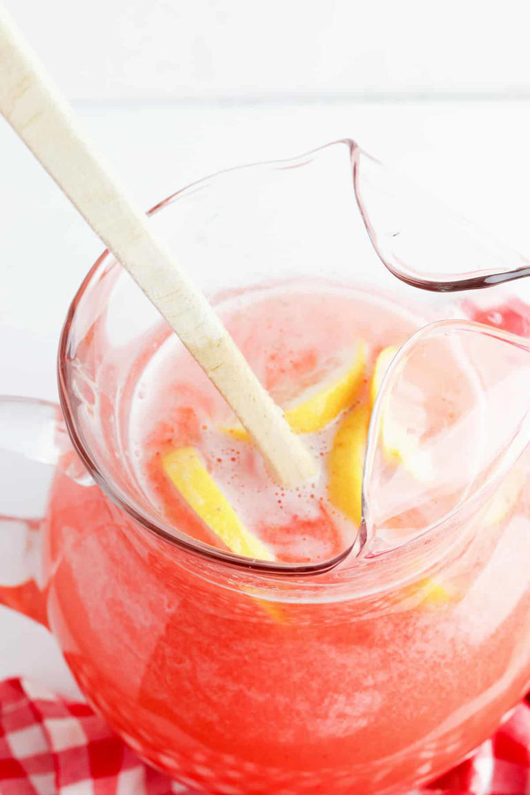 How To Make Strawberry Lemonade Homemade