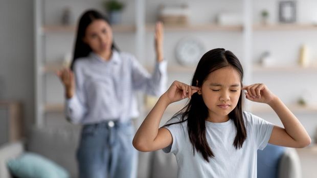 9 kesalahan orang tua pada anak remaja, tanpa disadari membuat anak jadi nakal