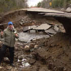 SUR LE TERRAIN : Au creux d'une route détruite dans Lanaudière