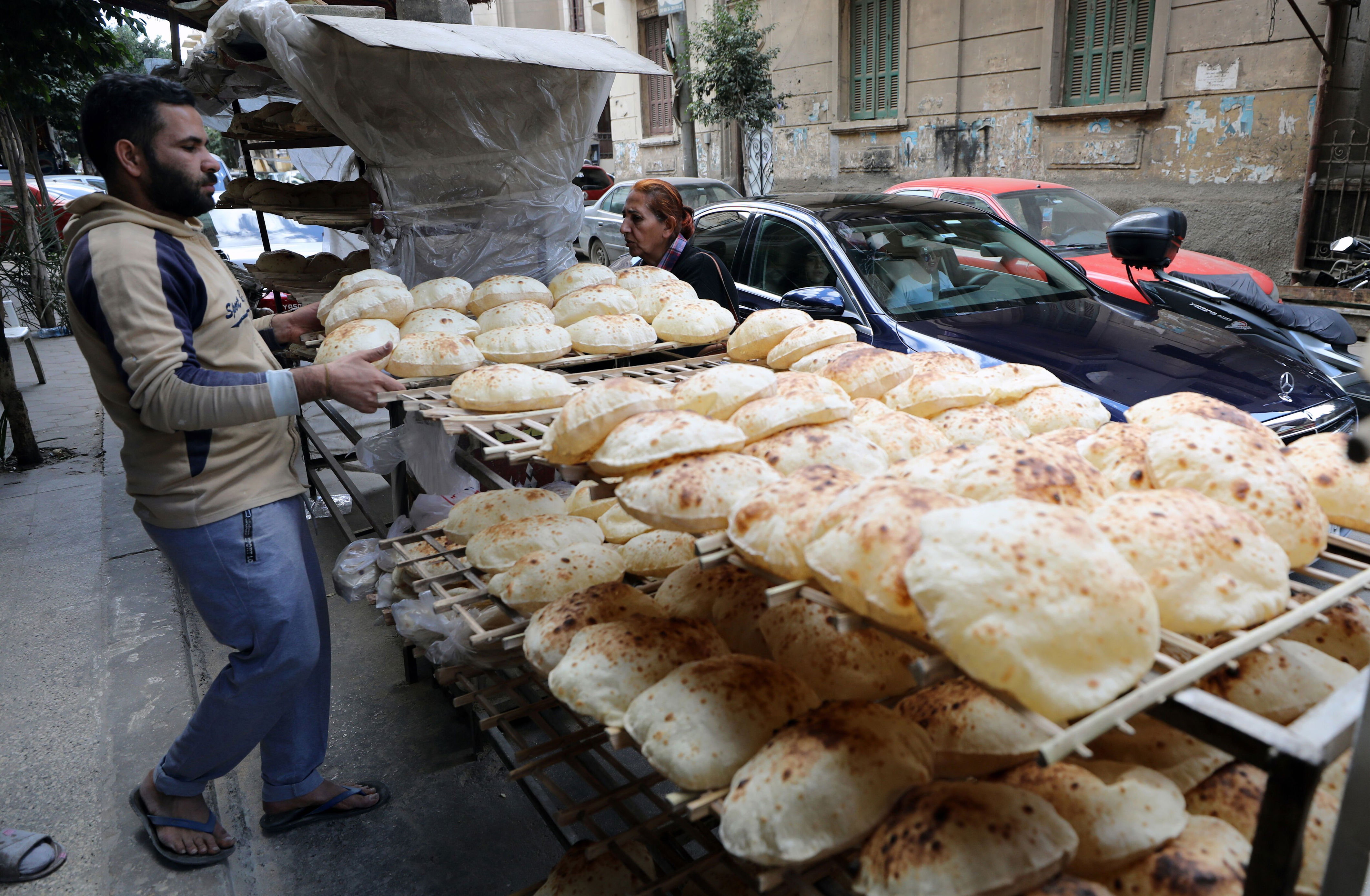 flour cost reduction fails to lower bread prices in egypt